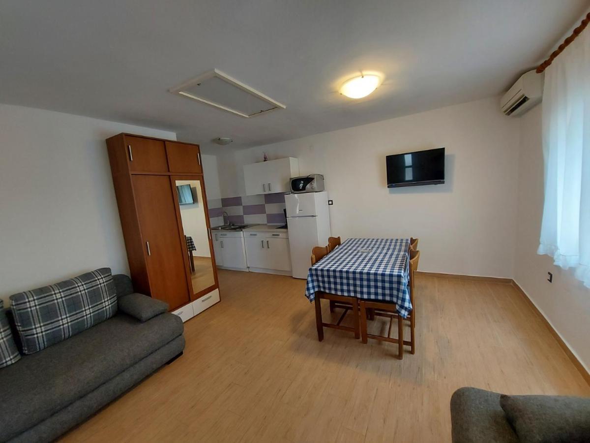 Apartment Emma Demarin *