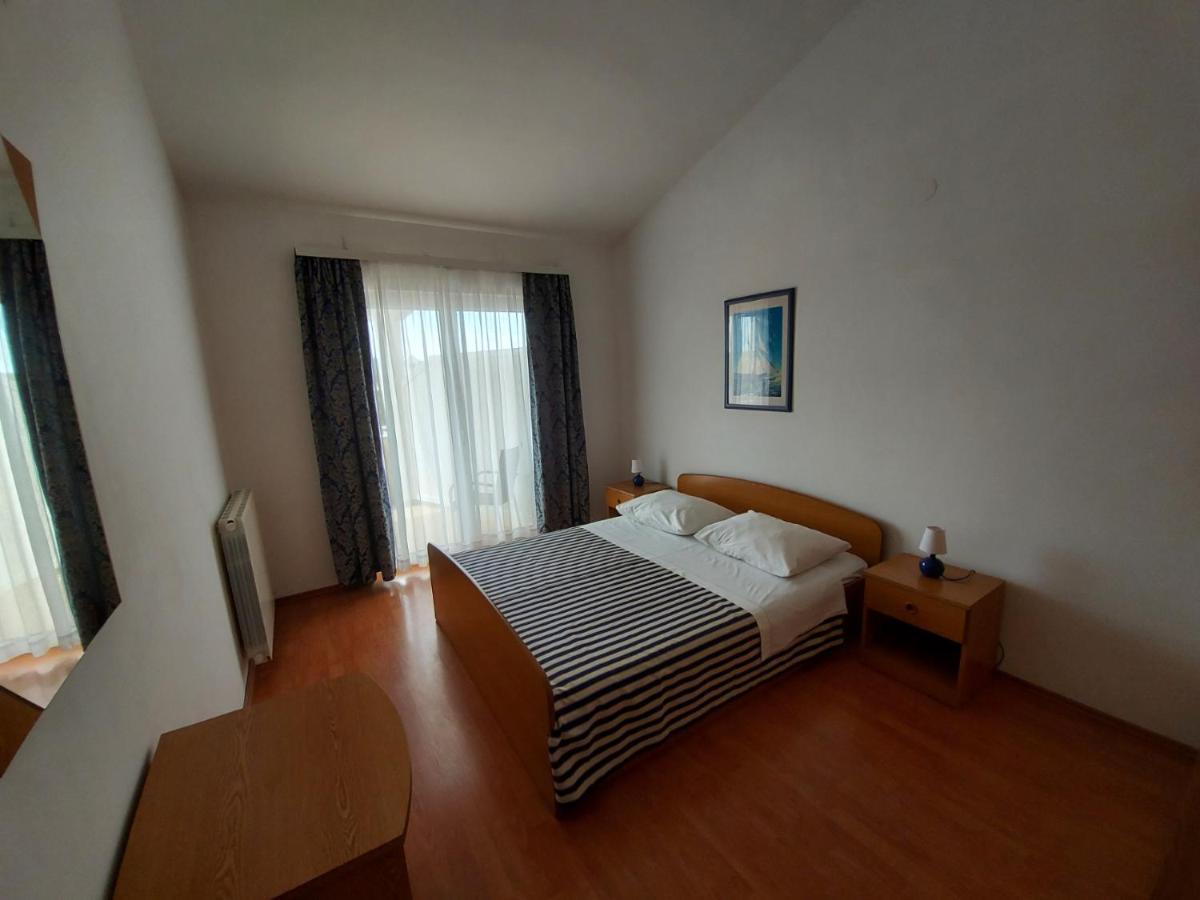 Apartment Emma Demarin *