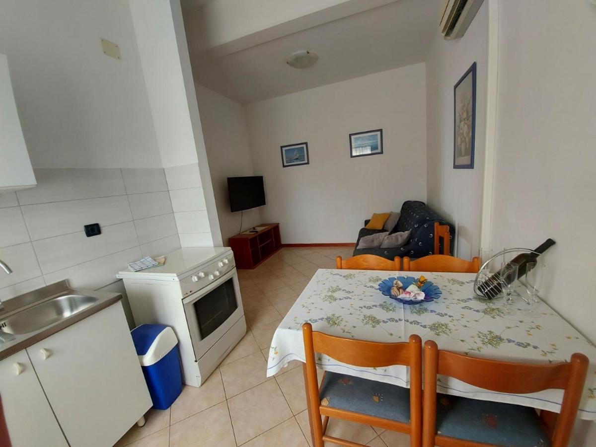 Emma Demarin Apartma *