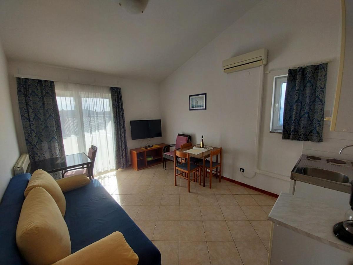 Apartma Emma Demarin