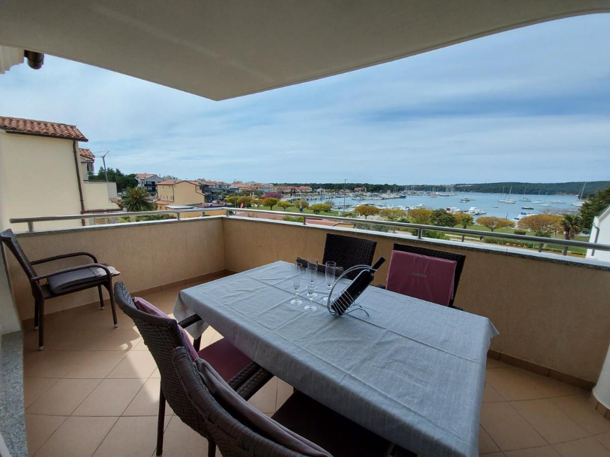 Apartma Emma Demarin *